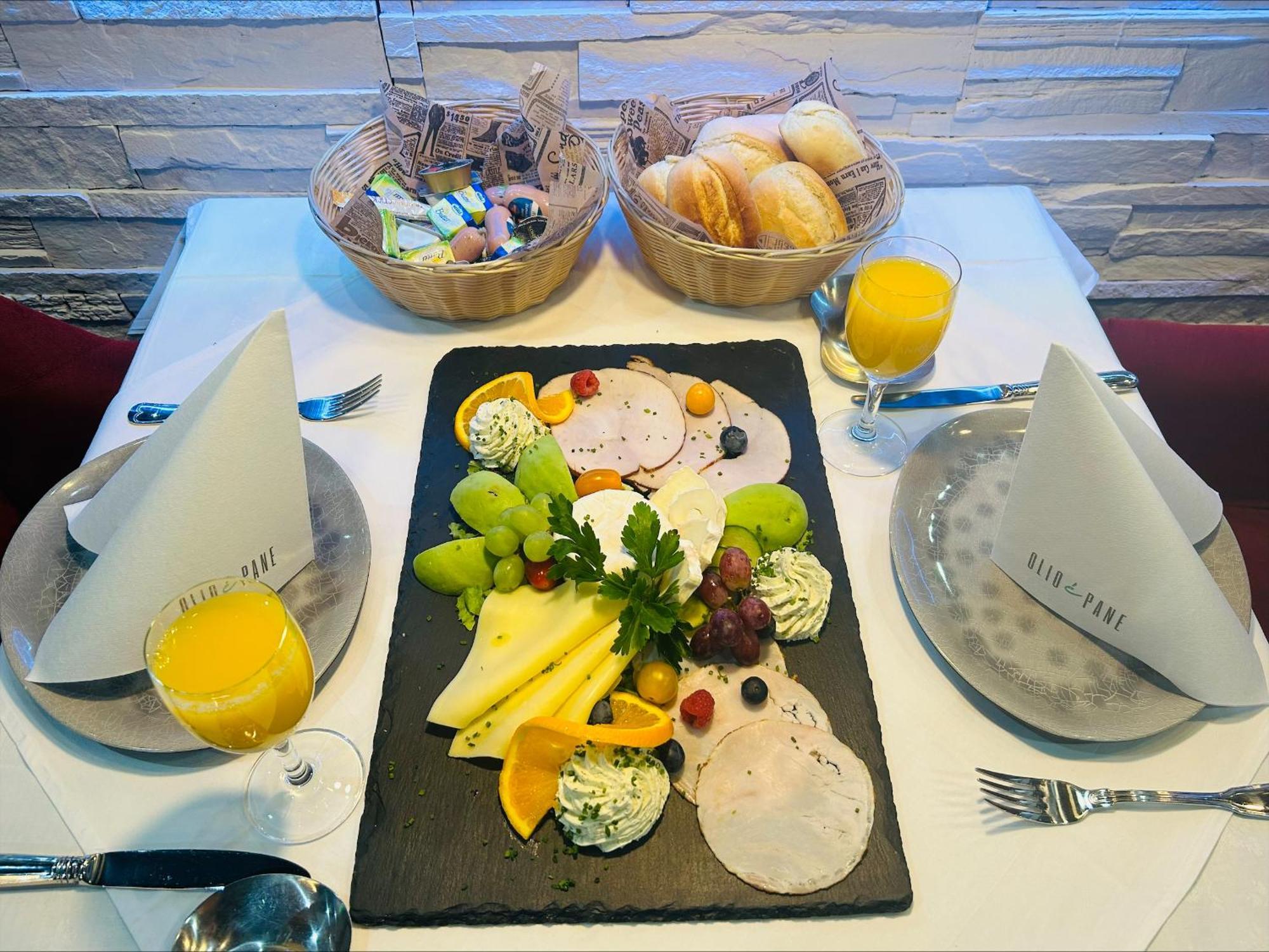 Hotel & Restaurant Olio E Pane Enzklösterle Eksteriør billede